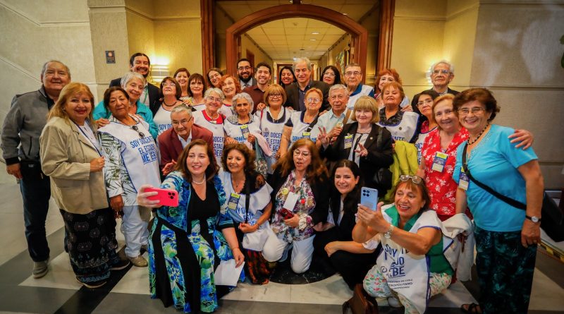 Congreso aprueba ley que soluciona la deuda histórica docente tras cuatro décadas de espera