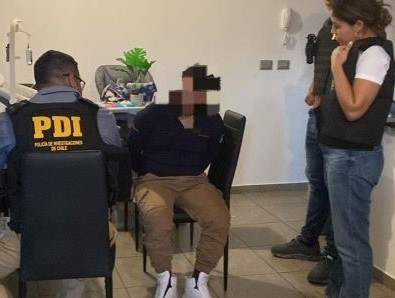 Un hombre de 31 años fue detenido en Iquique tras ser acusado de abusar sexualmente de su hijastra de siete años y producir material pornográfico infantil.