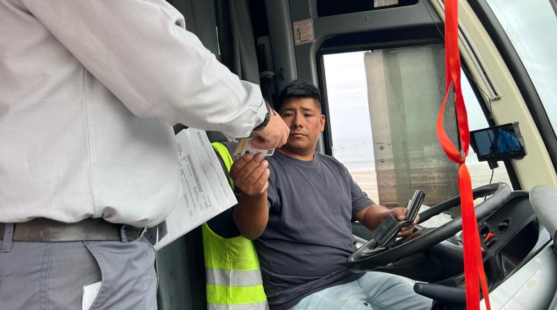 SeremiTT realiza operativo de fiscalización al transporte escolar subvencionado del borde costero de Iquique