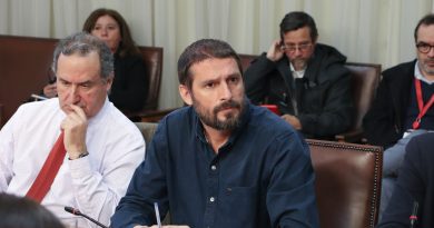 Diputado Matías Ramírez exige investigación por venta de artículos alusivos a la dictadura en actividad oficial de la Escuela Militar