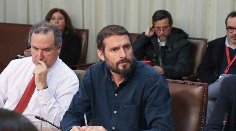 Diputado Matías Ramírez exige investigación por venta de artículos alusivos a la dictadura en actividad oficial de la Escuela Militar