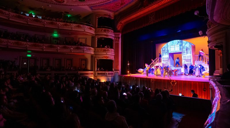 MÁS DE 1.300 PERSONAS HAN DISFRUTADO DE ÓPERA «LÁGRIMAS DE SAL» EN TEATRO MUNICIPAL