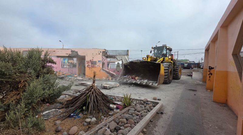Municipio de Alto Hospicio demuele ex Jardín Infantil Los Naranjos