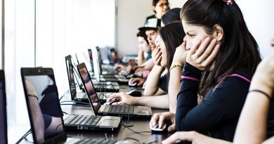 Innovador chat con IA orienta a jóvenes para rendir la PAES y postular a becas, créditos y gratuidad