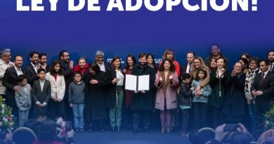 Chile promulga nueva Ley de Adopción tras 12 años de tramitación