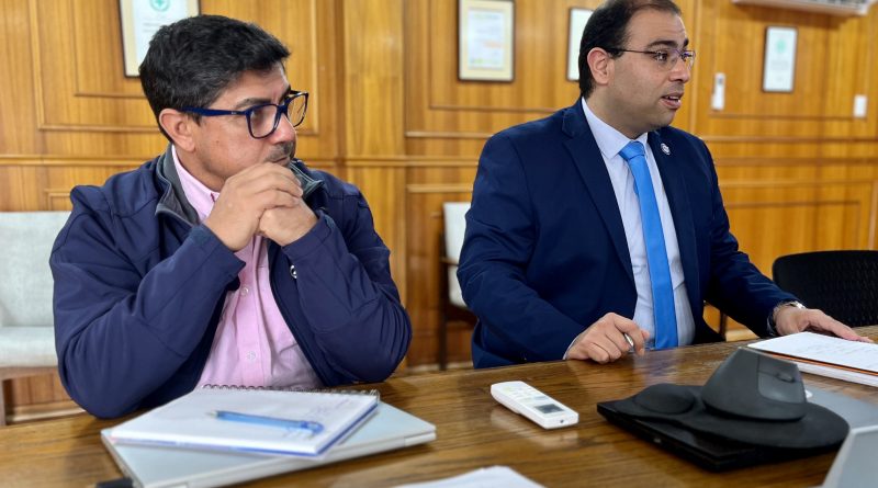 Reunión sobre proyecto eléctrico en Colchane
