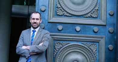 Nicolás Grau asume el cargo de Ministro de Hacienda y participa en la conmemoración del centenario del Banco Central en su primera actividad pública.