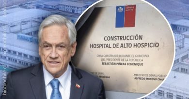 Reinstalación de placa conmemorativa en el Hospital de Alto Hospicio con nombre de Piñera