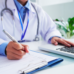 LAS LICENCIAS MÉDICAS FALSAS EN CHILE USAN PRINCIPALMENTE DIAGNÓSTICOS DE SALUD MENTAL Y TRAUMATOLÓGICO / ALTO INMUNE