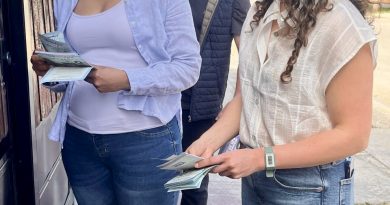 Alcaldes de la RM se despliegan en terreno en apoyo a Jeannette Jara