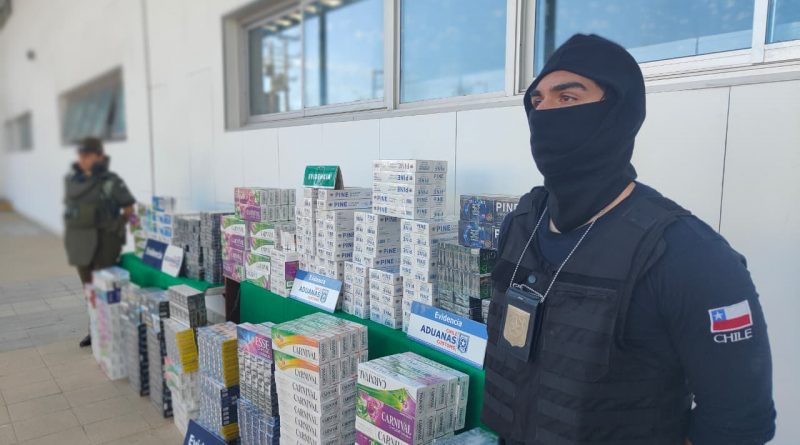 Aduanas y OS-9 de Carabineros incautan más de 7 mil cajetillas de cigarrillos en casa de Arica