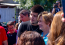 Evelyn Matthei cuestiona programa de Jara en materia de migraciones: “Aquí no les vamos a perdonar las penas” ● La candidata anunció una agenda de seguridad para trabajar en conjunto con los alcaldes de los 40 barrios más críticos. ● Las medidas incluyen presencia policial permanente, tecnología de vigilancia, programas sociales en los sectores con mayor criminalidad y poner fin a los beneficios a delincuentes reincidentes. 9 de octubre de 2025 La candidata presidencial Evelyn Matthei criticó este jueves la propuesta de la candidata Jeannette Jara de perdonar condenas a delincuentes extranjeros para enviarlos de vuelta a sus países y reiteró su compromiso de poner fin a la inmigración ilegal. “Me llama mucho la atención que en el programa de Jeannette Jara se diga que a un extranjero preso le van a perdonar la pena y le van a pagar el pasaje para que se vaya a su país. Nosotros los vamos a meter a la cárcel. Los vamos a tener aislados, sin contacto con nadie�