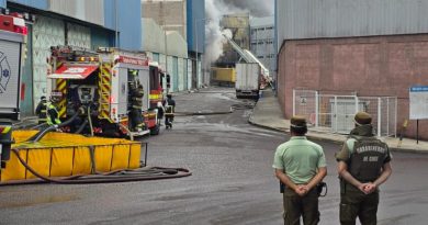 incendio en la Zona Franca de Iquique afecta gravemente a los galpones 7 y 8 de la manzana 23