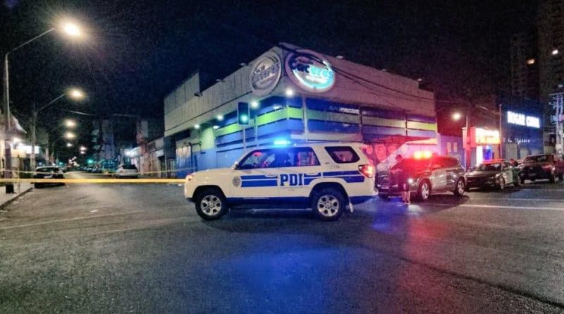 Hombre muere apuñalado tras disputa en bar céntrico