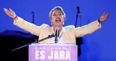 Jara abre segunda vuelta con guiños a Parisi y Matthei