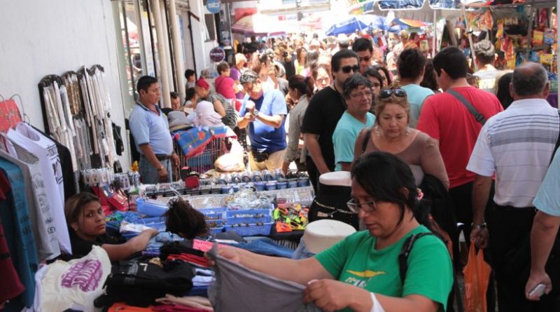Preocupación del Retail de Iquique por Otorgamiento de Permisos a Comerciantes Ambulantes en Calle Tarapacá Preocupación del Retail de Iquique por Otorgamiento de Permisos a Comerciantes Ambulantes en Calle Tarapacá
