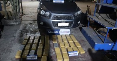 Aduanas descubre 44,8 kilos de pasta base ocultos en compartimentos especiales de automóvil