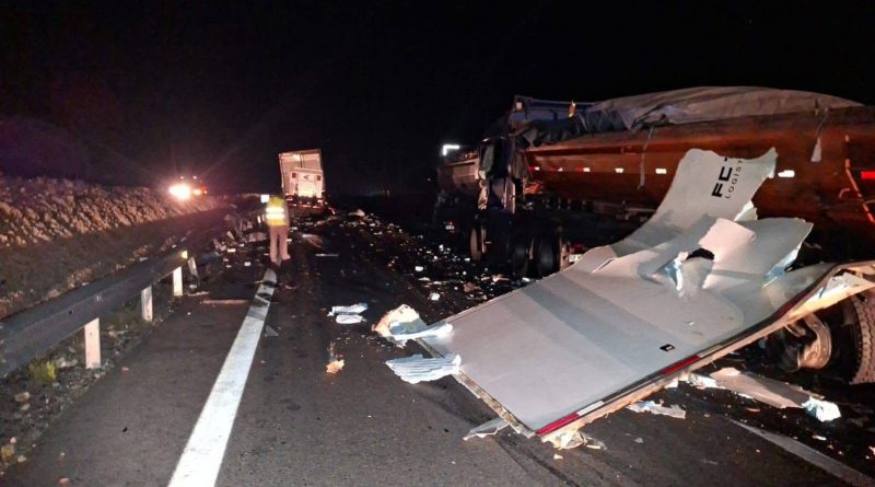 Grave accidente en Ruta 5 deja dos fallecidos y dos heridos en sector del Km 725 en la noche de este Jueves casi la media noche