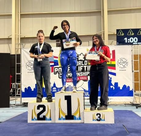 Municipio entrega reconocimiento a hospiciana campeona mundial de powerlifting: María Fernanda Palomino