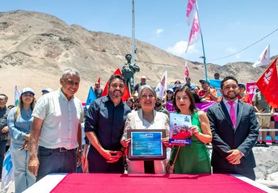 La candidata presidencial del pacto Unidad por Chile, Jeannette Jara, realizó una intensa jornada de campaña en la Región de Tarapacá, acompañada por el gobernador José Miguel Carvajal y el alcalde de Iquique, Mauricio Soria Macchiavello.
