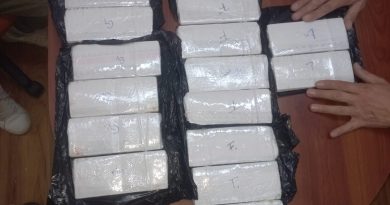 Descubren 175 mil dólares en efectivo ocultos en estructura de auto y neumático