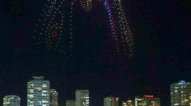 HOLA 2026!!: SHOW DE 1.500 DRONES LLENÓ DE COLOR EL CIELO DE PLAYA CAVANCHA EN CELEBRACIÓN DE AÑO NUEVO