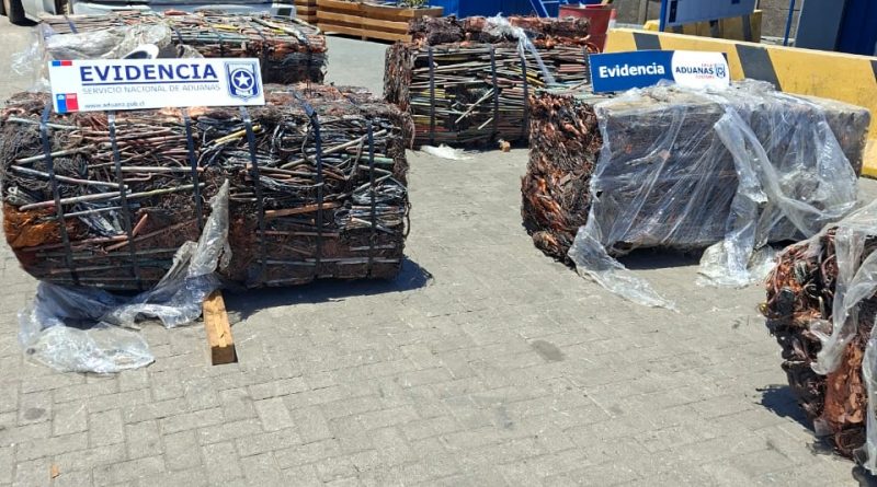 Incautan contrabando de 600 kilos de cable de cobre robado en el puerto de Arica