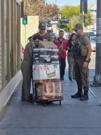Personal de Carabineros de Chile realizó fiscalizaciones al comercio ambulante en distintos sectores de la comuna