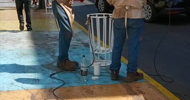 Municipalidad de Iquique instala nuevos basureros en el centro de la ciudad.