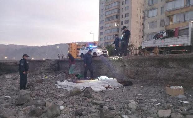 Policía Marítima y municipio realizan operativo de recuperación de espacios públicos en Iquique