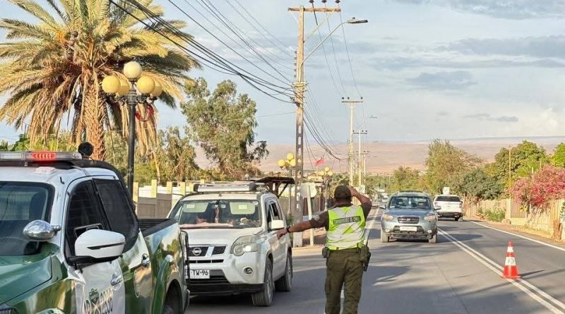 Carabineros detuvo a 61 personas y realizó más de mil controles preventivos durante el fin de semana Carabineros detuvo a 61 personas y realizó más de mil controles preventivos durante el fin de semana