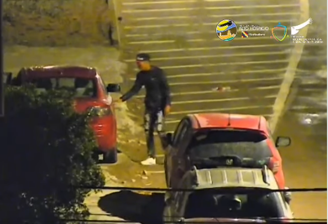 Sistema de televigilancia municipal apoya detención de cuatro personas por robo de vehículo motorizado frustrado Sistema de televigilancia municipal apoya detención de cuatro personas por robo de vehículo motorizado frustrado