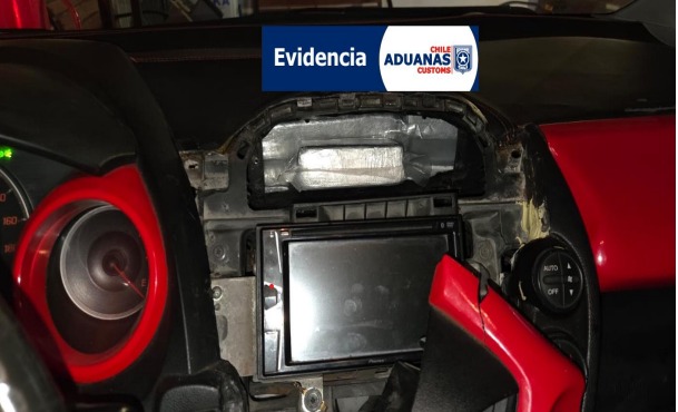 Trabajo coordinado y tecnología permiten a Aduanas incautar más de 16 kilos de cocaína ocultos en automóvil en Chacalluta