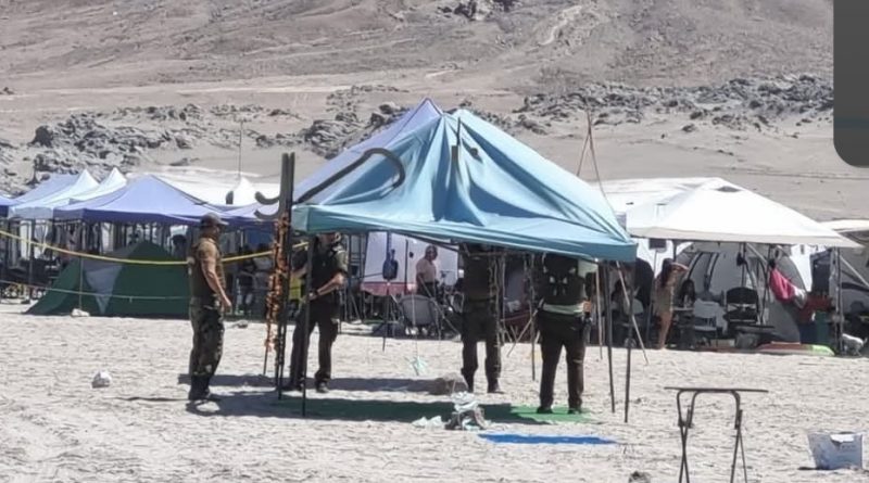 operativo de desalojo en un sector de playa Ike Ike, en la ciudad de Iquique, por instrucción de la magistrada del Primer Juzgado de Policía Local.