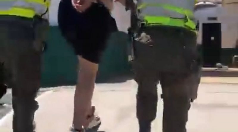 RETÉN PISAGUA | Detienen a mujer por porte de arma blanca en Ruta 5 Norte