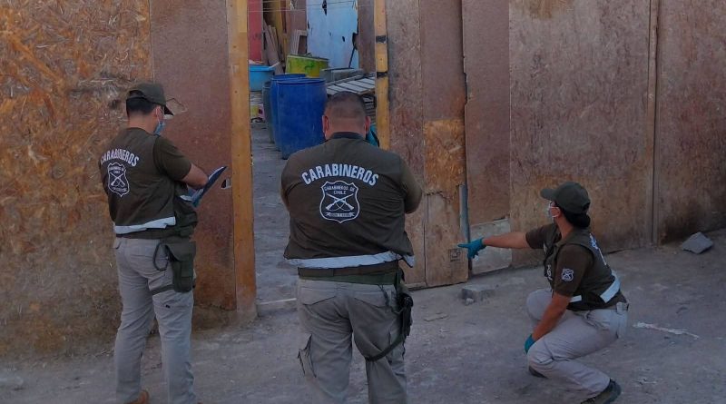 Carabineros investiga femicidio frustrado en campamento de Alto Hospicio: víctima permanece en riesgo vital*