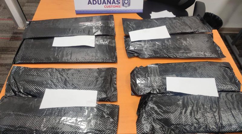 Aduanas detecta cerca de 10 kilos de cocaína en equipaje de pasajeros en el aeropuerto de Iquique Aduanas detecta cerca de 10 kilos de cocaína en equipaje de pasajeros en el aeropuerto de Iquique