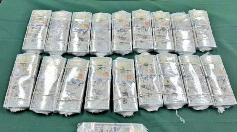 *HOMBRE ES DETENIDO POR TRANSPORTAR MÁS DE 370 MIL DÓLARES EN COLCHANE* *HOMBRE ES DETENIDO POR TRANSPORTAR MÁS DE 370 MIL DÓLARES EN COLCHANE*
