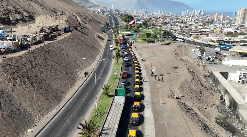 Taxis colectivos de Iquique anuncian alza de 0 en el valor del pasaje