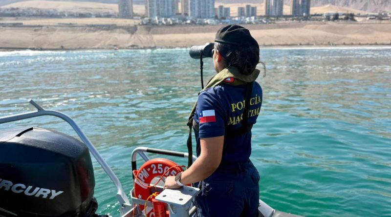 Continúa intenso operativo de búsqueda por desaparecido en Playa Huayquique Continúa intenso operativo de búsqueda por desaparecido en Playa Huayquique