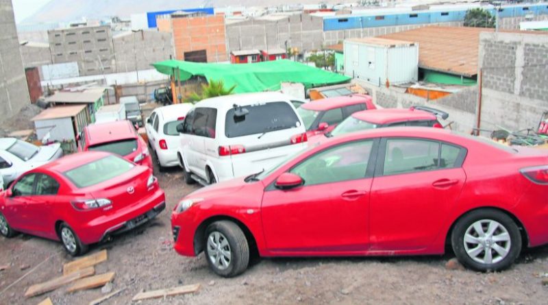 ALTO HOSPICIO BAJO TENSIÓN: INTENSO OPERATIVO POLICIAL EN TALLERES MECÁNICOS ALTO HOSPICIO BAJO TENSIÓN: INTENSO OPERATIVO POLICIAL EN TALLERES MECÁNICOS