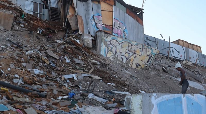 MUNICIPALIDAD DE IQUIQUE INICIA RECUPERACIÓN DE TERRENO OCUPADO ILEGALMENTE EN SECTOR SUR MUNICIPALIDAD DE IQUIQUE INICIA RECUPERACIÓN DE TERRENO OCUPADO ILEGALMENTE EN SECTOR SUR