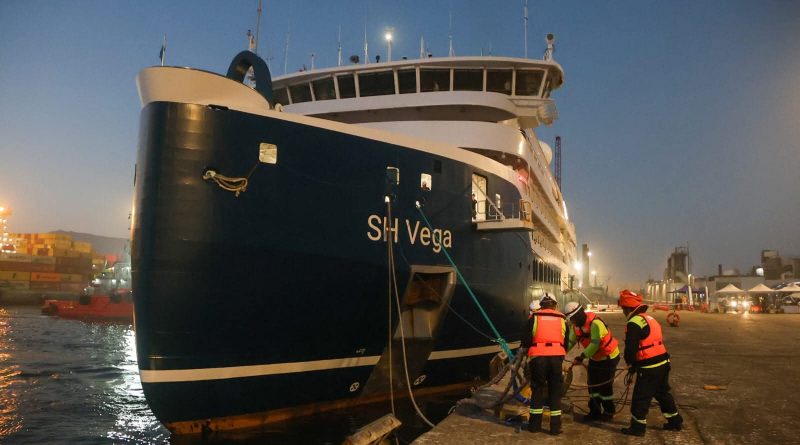 PUERTO DE IQUIQUE RECIBE MODERNO CRUCERO DE LUJO “SH VEGA PUERTO DE IQUIQUE RECIBE MODERNO CRUCERO DE LUJO “SH VEGA