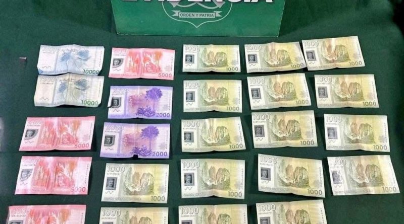 DETIENEN A MUJER POR VENTA DE DROGAS EN EL CENTRO DE IQUIQUE DETIENEN A MUJER POR VENTA DE DROGAS EN EL CENTRO DE IQUIQUE