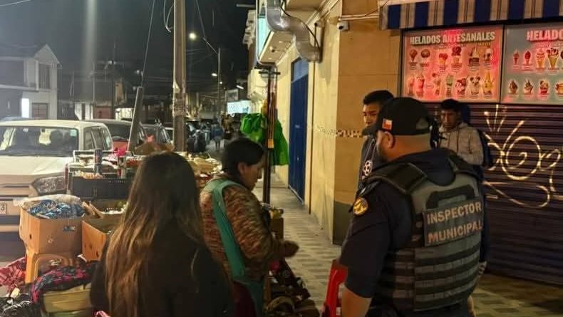 operativos conjuntos con Carabineros de Chile en el sector centro, con el objetivo de recuperar espacios públicos y combatir el comercio ilegal. operativos conjuntos con Carabineros de Chile en el sector centro, con el objetivo de recuperar espacios públicos y combatir el comercio ilegal.