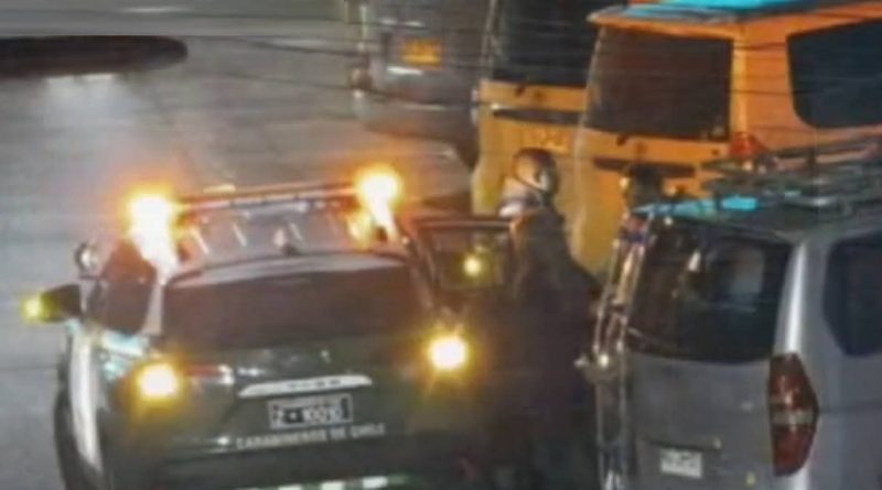 MUJER ES SORPRENDIDA VENDIENDO DROGAS EN EL CENTRO DE IQUIQUE*