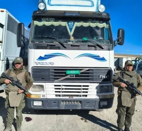 Carabineros detiene a dos conductores por contrabando y conducción sin licencia en Colchane Carabineros detiene a dos conductores por contrabando y conducción sin licencia en Colchane