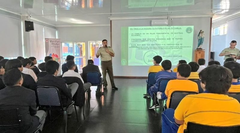 Carabineros orienta a estudiantes del Colegio Don Bosco sobre Responsabilidad Penal Adolescente Carabineros orienta a estudiantes del Colegio Don Bosco sobre Responsabilidad Penal Adolescente