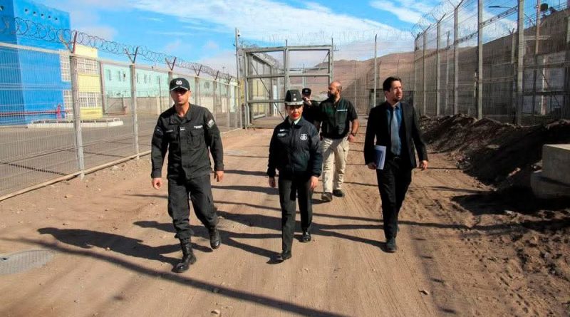 Megaallanamiento en cárcel de Alto Hospicio: incautan armas, droga y hasta “chicha” artesanal