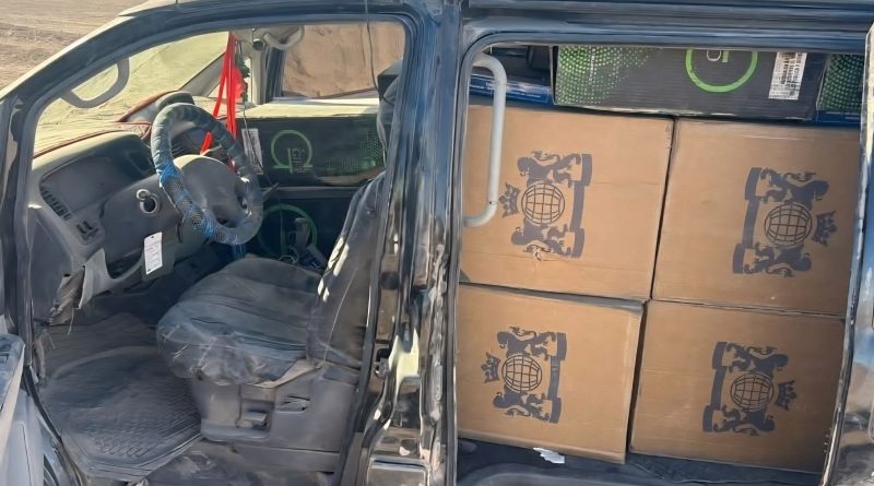 Detienen a un sujeto que transportaba una millonaria carga de cigarrillos ingresados ilegalmente al país. Detienen a un sujeto que transportaba una millonaria carga de cigarrillos ingresados ilegalmente al país.